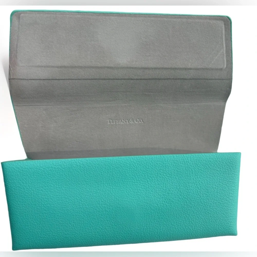 Tiffany Glasses Case Tiffany Blue Leather w cleaning cloth excellent condition
